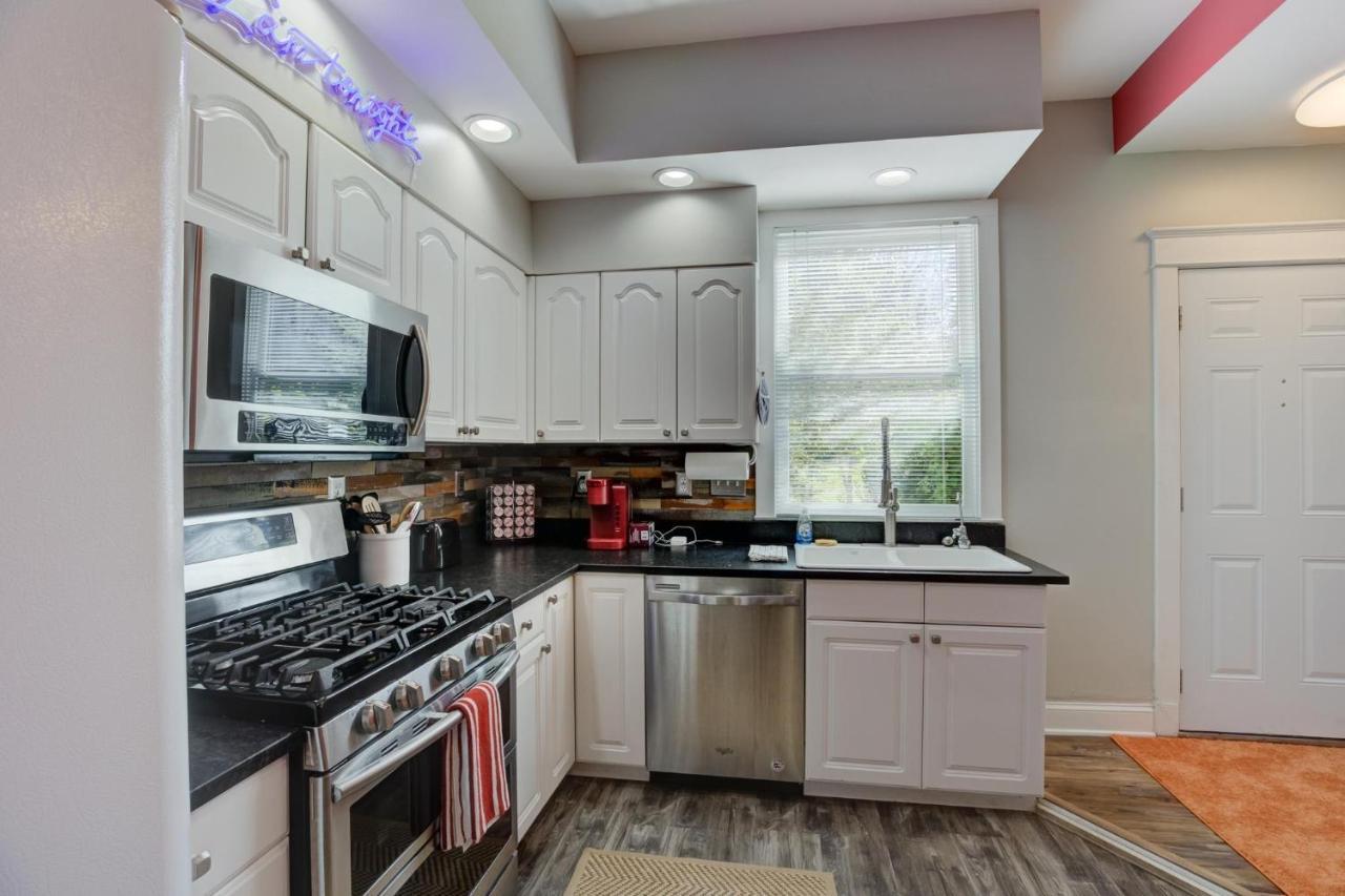 Hip And Spacious Midtown Cottage Near Beale Street Μέμφις Εξωτερικό φωτογραφία